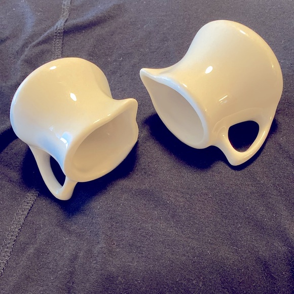 Hall Pottery Vintage Cream or Syrup Pitcher Set of 2 Holds 4 ounces - Picture 3 of 6